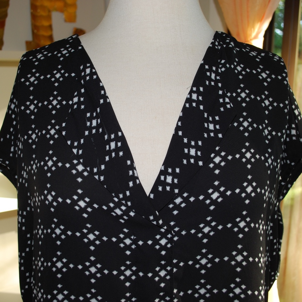 Black Graphic Print DR2 Top size XL